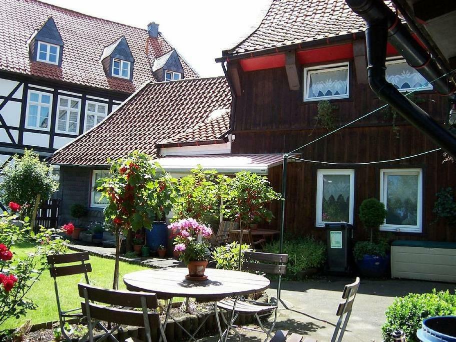 Altes Tageloehnerhaus Von 1510 Mit Garten Und Parkplatz Goslar Exterior foto